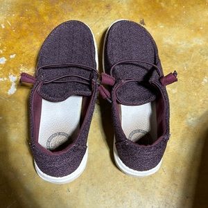 Plum women’s heydudes